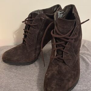 Suede green ankle books 9.5